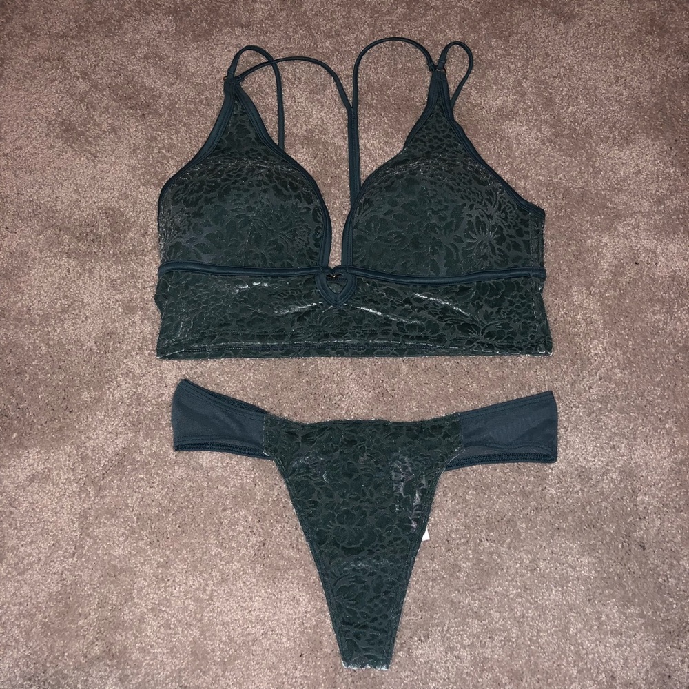 💚 NWT VS PINK Matching Suede Set